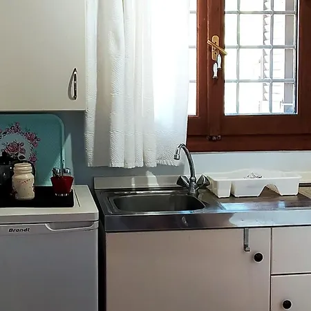 Perivoli, Olive & Pomegranate Orchard 에르미오니